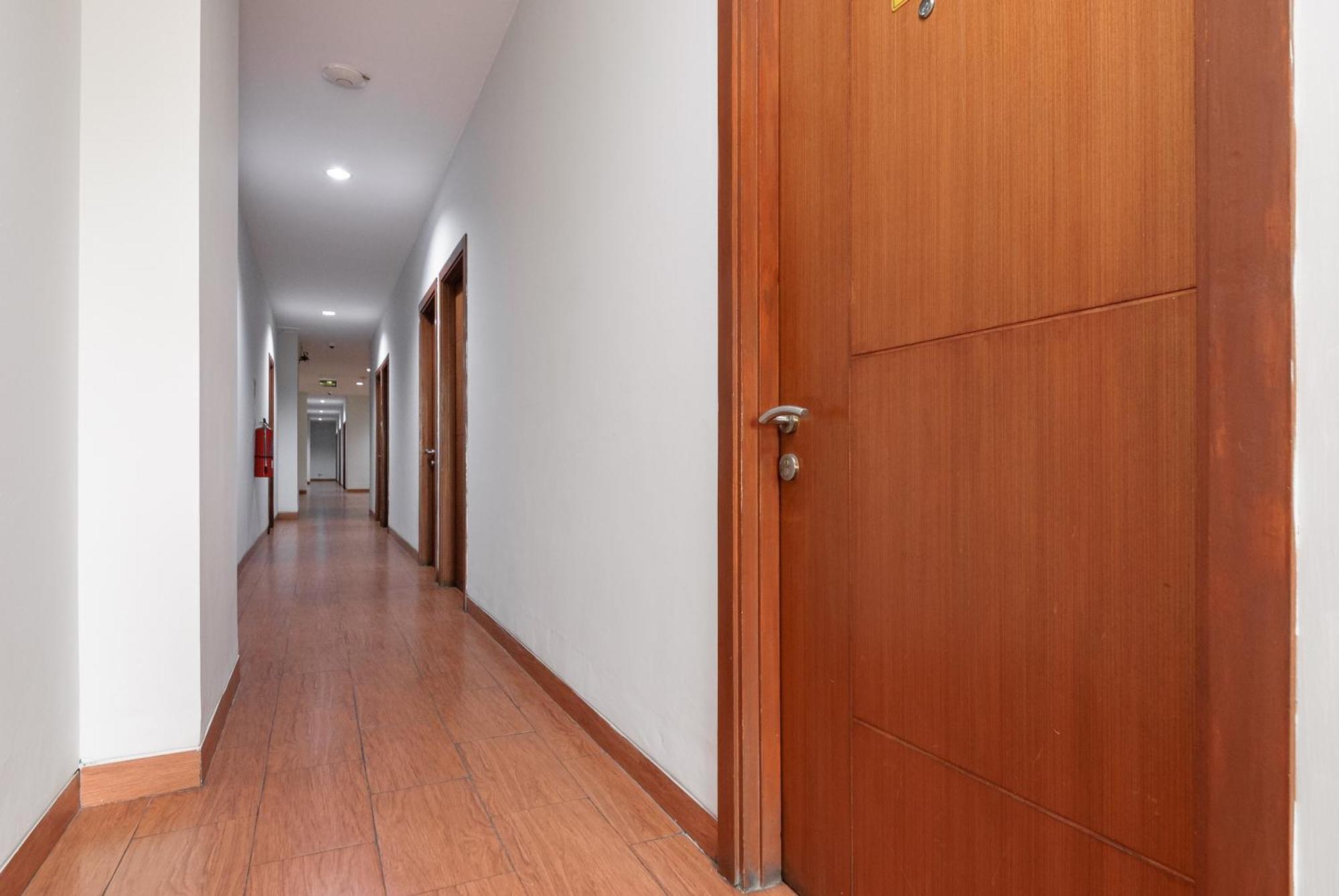 Готель Reddoorz Near Mandaya Royal Hospital Puri Тангеранг Екстер'єр фото