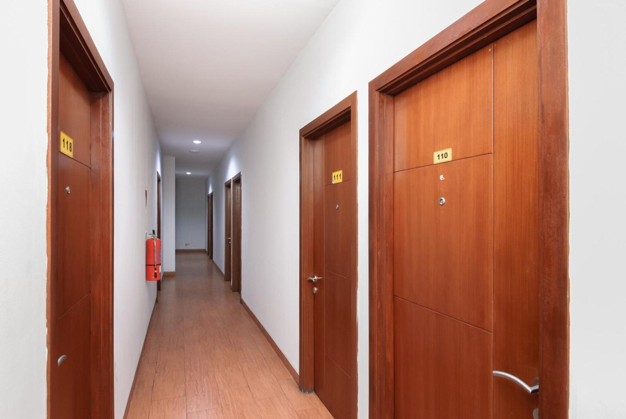 Готель Reddoorz Near Mandaya Royal Hospital Puri Тангеранг Екстер'єр фото