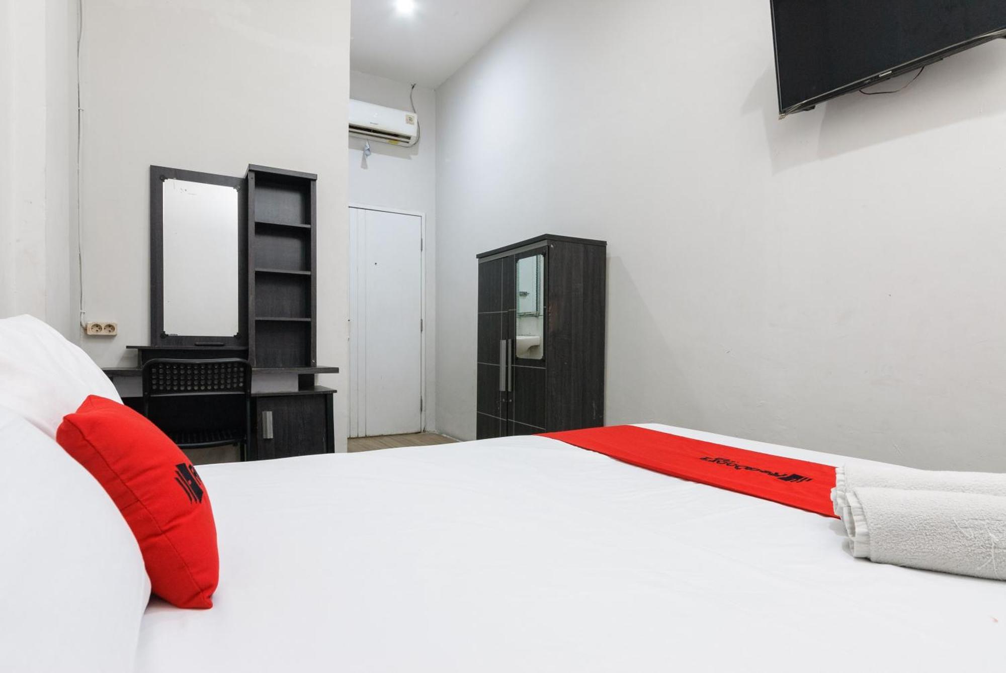 Готель Reddoorz Near Mandaya Royal Hospital Puri Тангеранг Екстер'єр фото