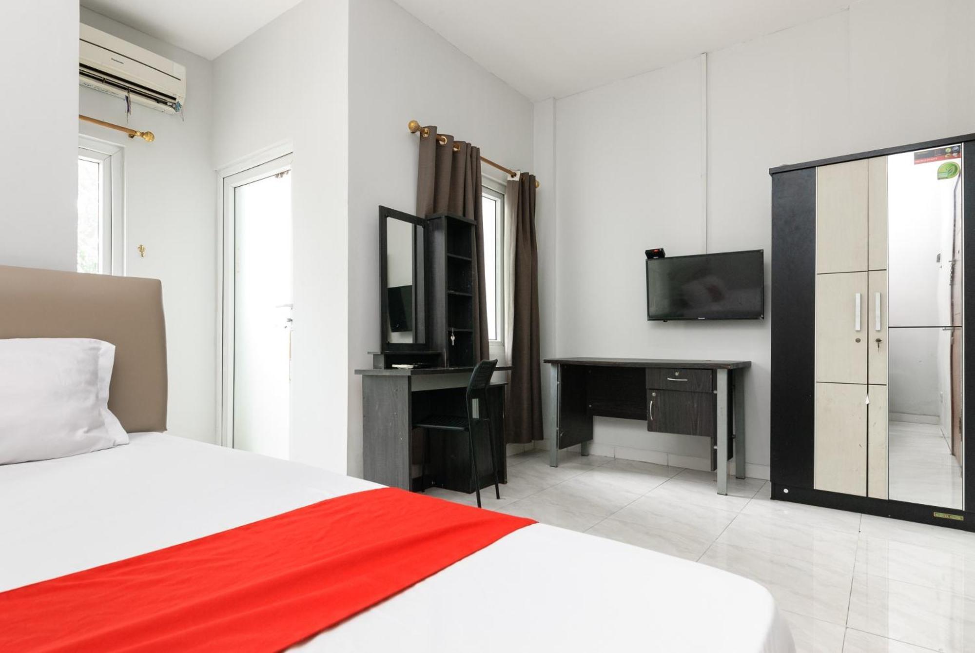 Готель Reddoorz Near Mandaya Royal Hospital Puri Тангеранг Екстер'єр фото