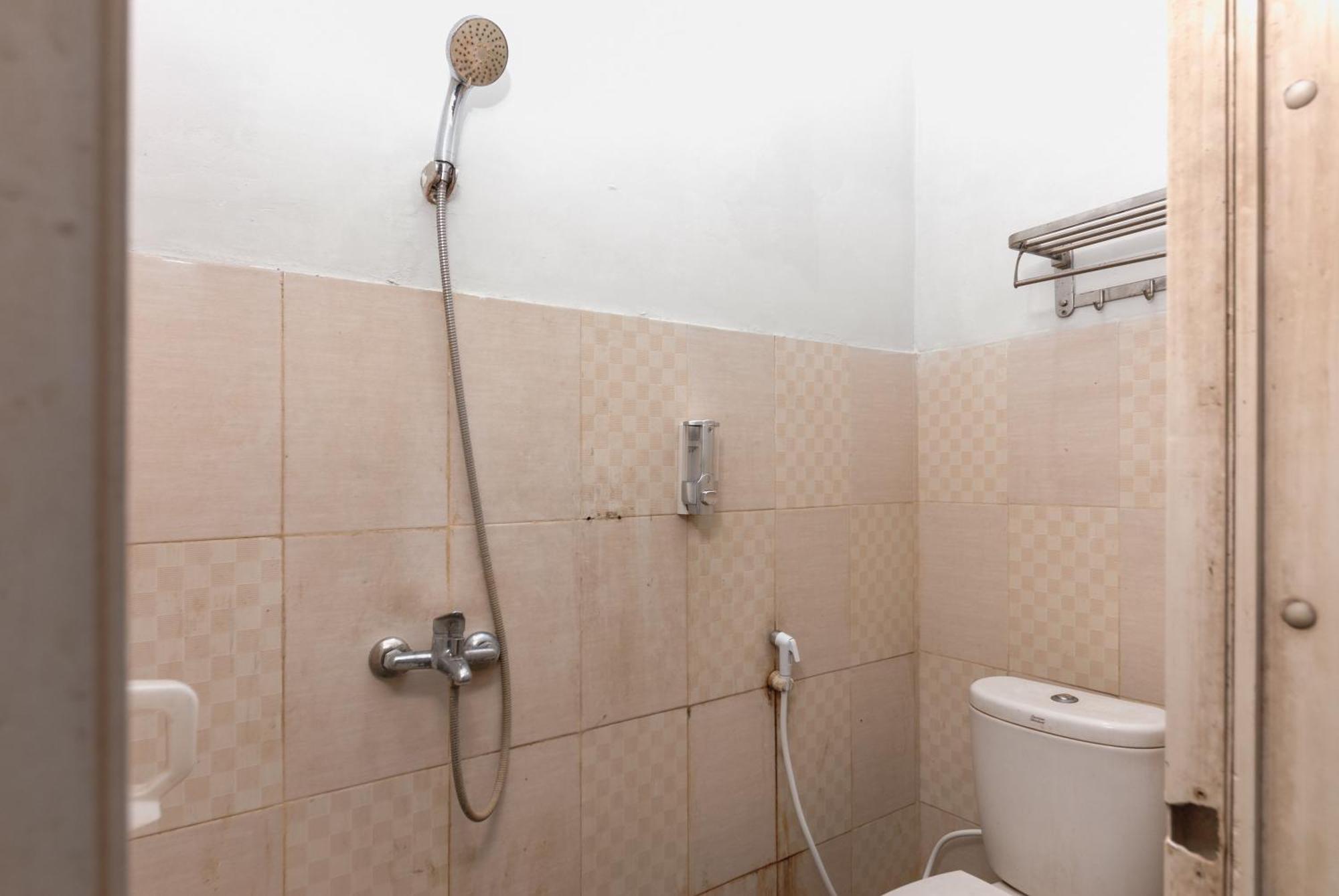 Готель Reddoorz Near Mandaya Royal Hospital Puri Тангеранг Екстер'єр фото