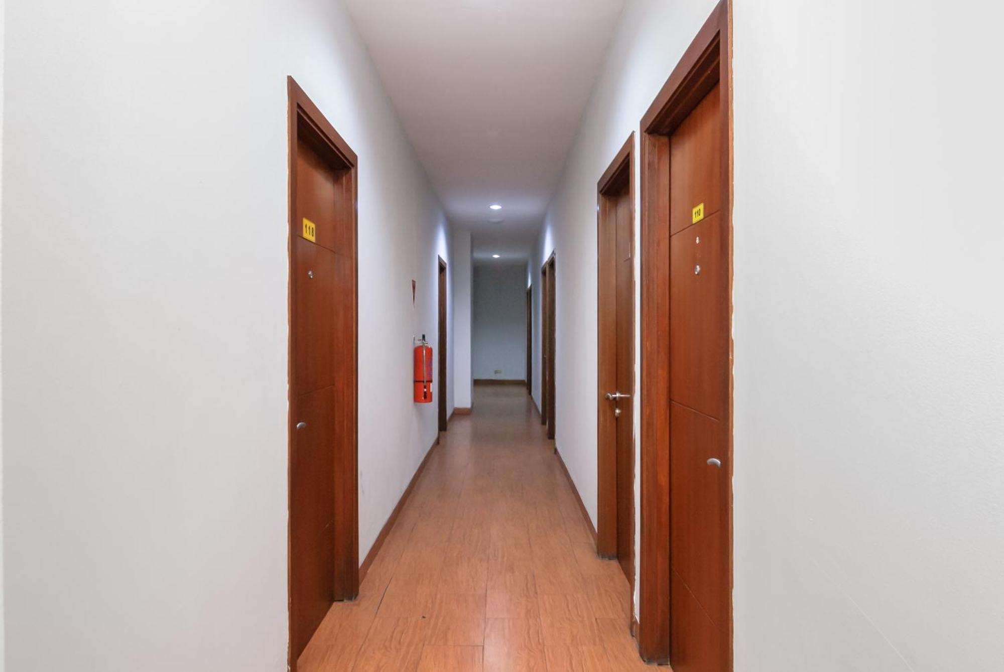 Готель Reddoorz Near Mandaya Royal Hospital Puri Тангеранг Екстер'єр фото
