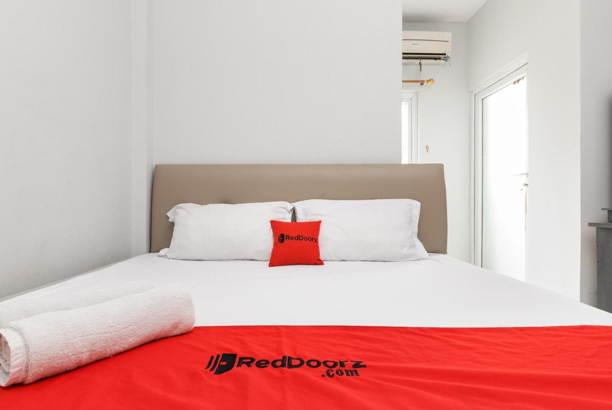 Готель Reddoorz Near Mandaya Royal Hospital Puri Тангеранг Екстер'єр фото