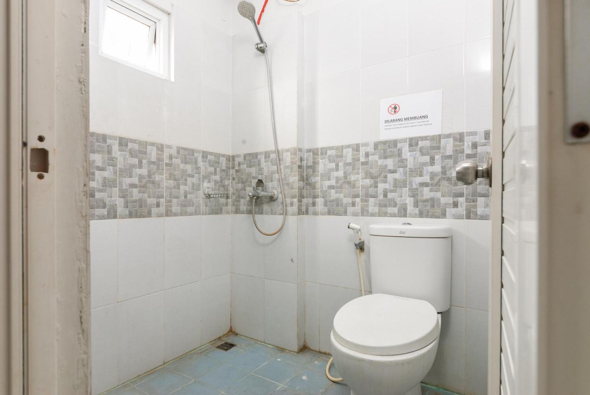 Готель Reddoorz Near Mandaya Royal Hospital Puri Тангеранг Екстер'єр фото